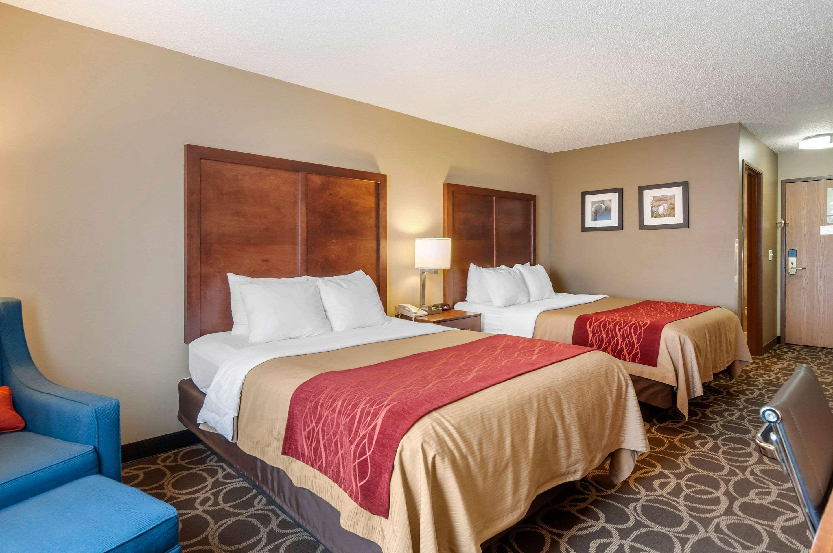 Comfort Inn Dyersville Near The Field Of Dreams מראה חיצוני תמונה